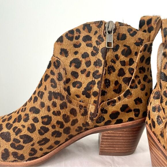 UGG Kingsburg Western Side Zip Wood Block Heel Ankle Boot in Leopard, Size NWOB - Picture 7 of 10